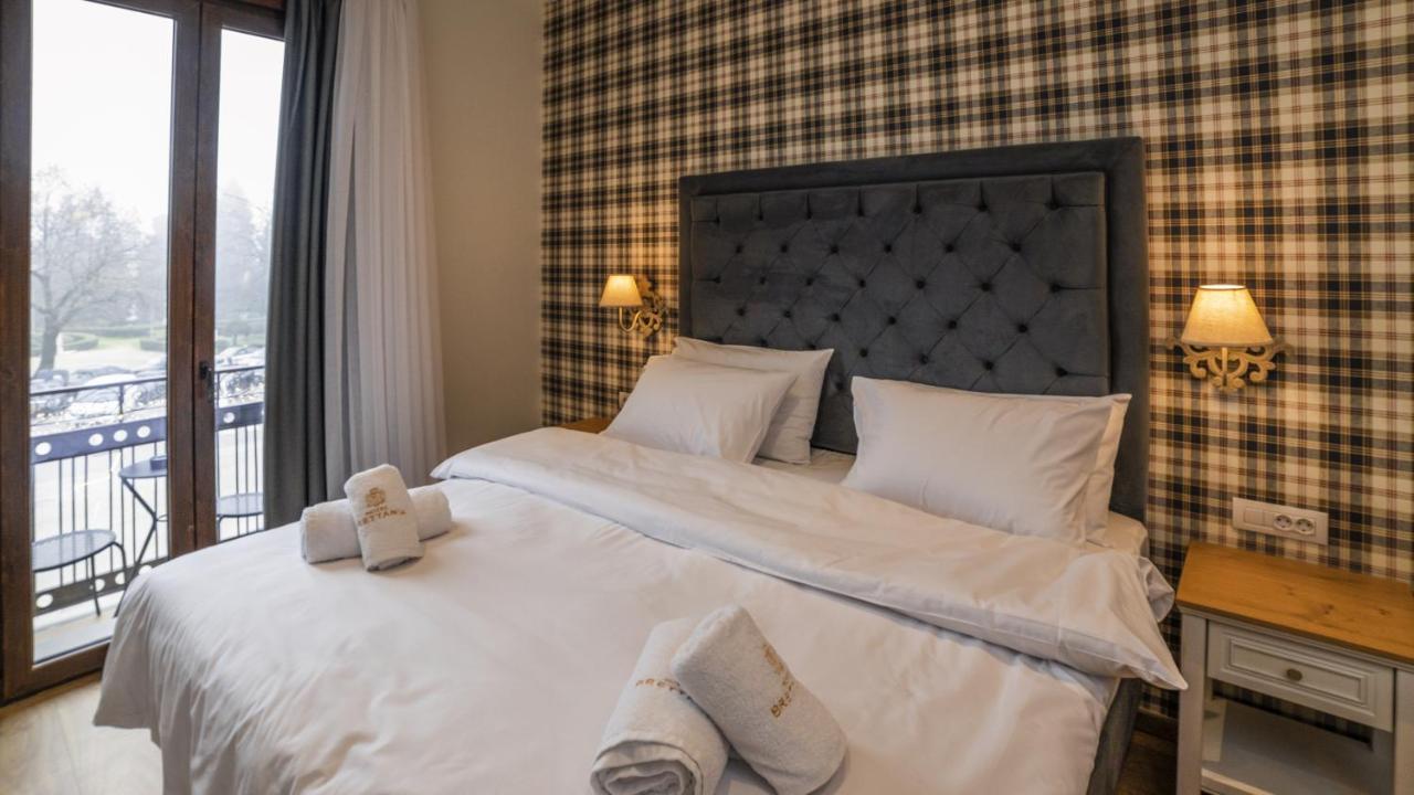 Brettania Hotel Ioannina Bagian luar foto