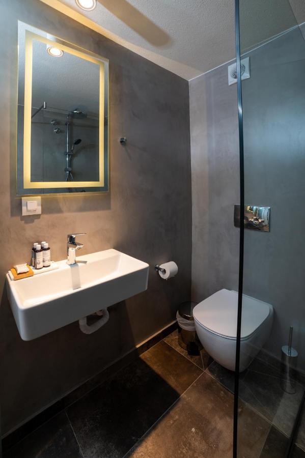Brettania Hotel Ioannina Bagian luar foto