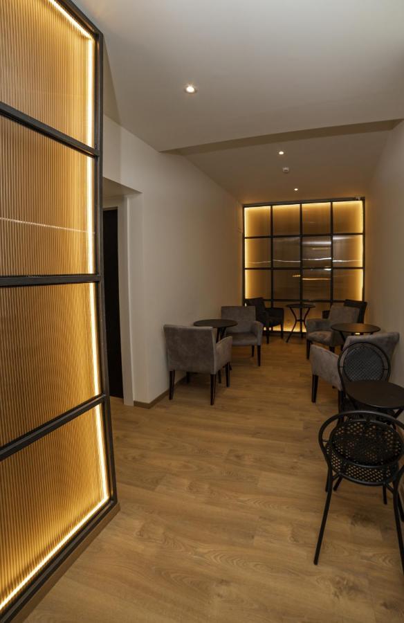 Brettania Hotel Ioannina Bagian luar foto